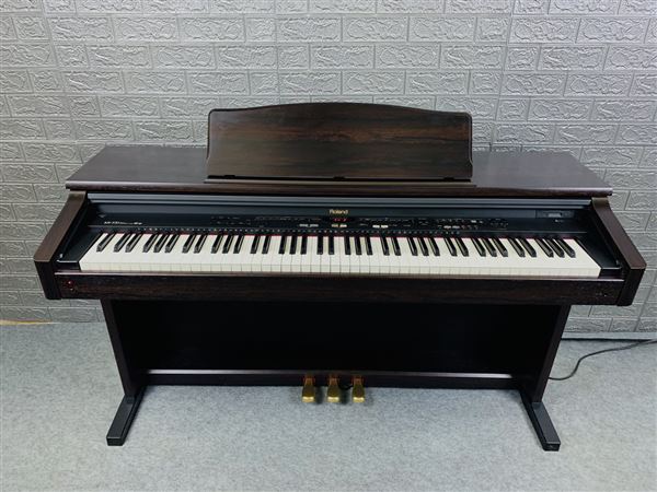 Chọn đàn piano điện cho bé mới học đàn