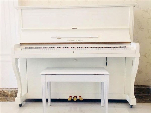 Nên chọn đàn piano cơ hay đàn piano điện cho người mới học piano