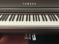 YAMAHA CLP-735 DW