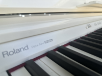 Đàn piano ROLAND DP90Se | Trắng Bóng| nhập khẩu chính hãng từ Nhật| Piano Hoàng Phúc