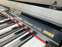 Korg C 710