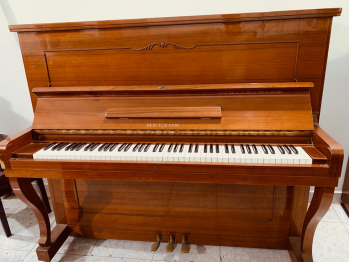 PIANO BELTON FU70