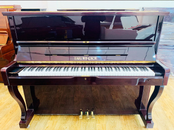 PIANO EARL WINDSOR
