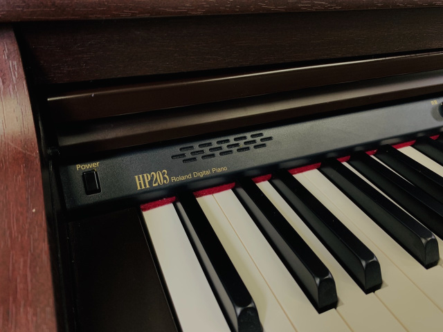 Mua đàn Roland HP-203 giá hợp lý