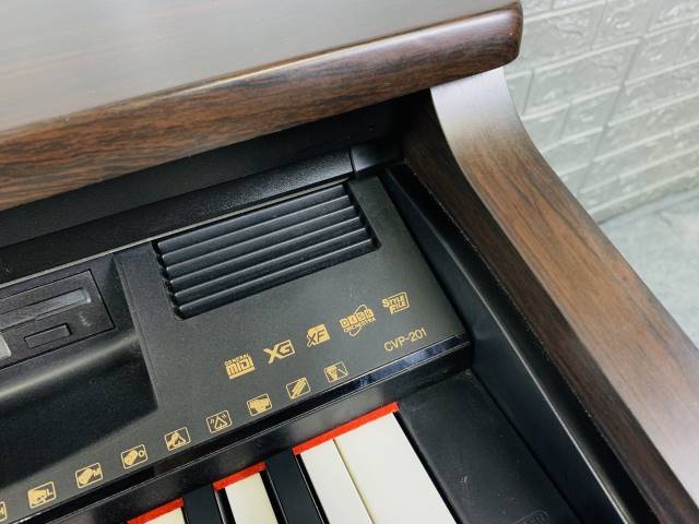 Mua đàn Yamaha CVP-201 giá hấp dẫn