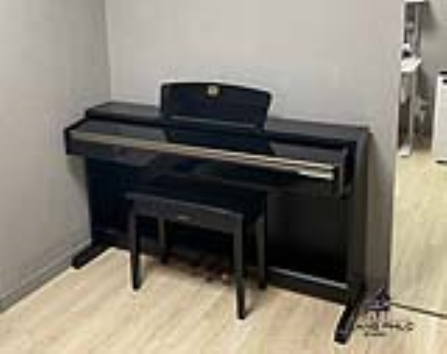 ĐÀN YAMAHA CLP-220 ĐEN BÓNG CỰC ĐẸP TẠI PIANO HOÀNG PHÚC.