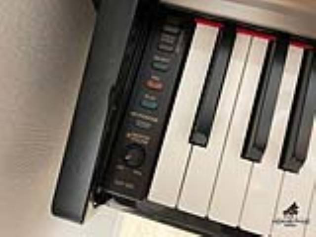 ĐÀN YAMAHA CLP-220 ĐEN BÓNG CỰC ĐẸP TẠI PIANO HOÀNG PHÚC.