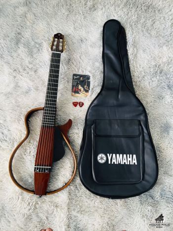 Yamaha Silent SLG-200 NW _ New 99%