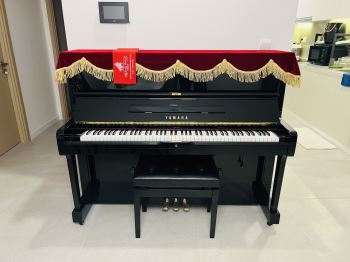 YAMAHA U1H